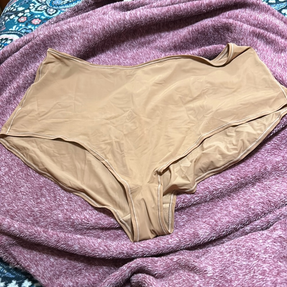 NWT Skims Boy Short Panties
